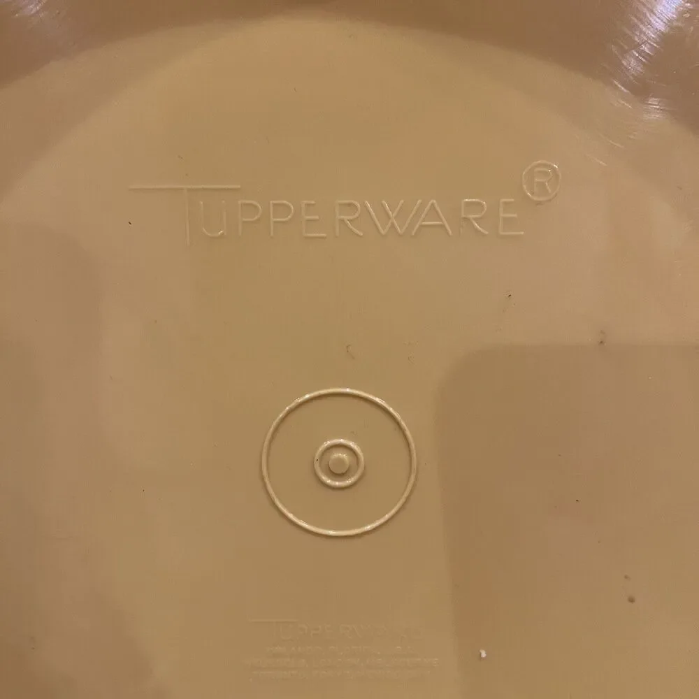 Vintage‎ Tupperware Cake Taker Round 684-5 Harvest Gold Carrier Design On Top